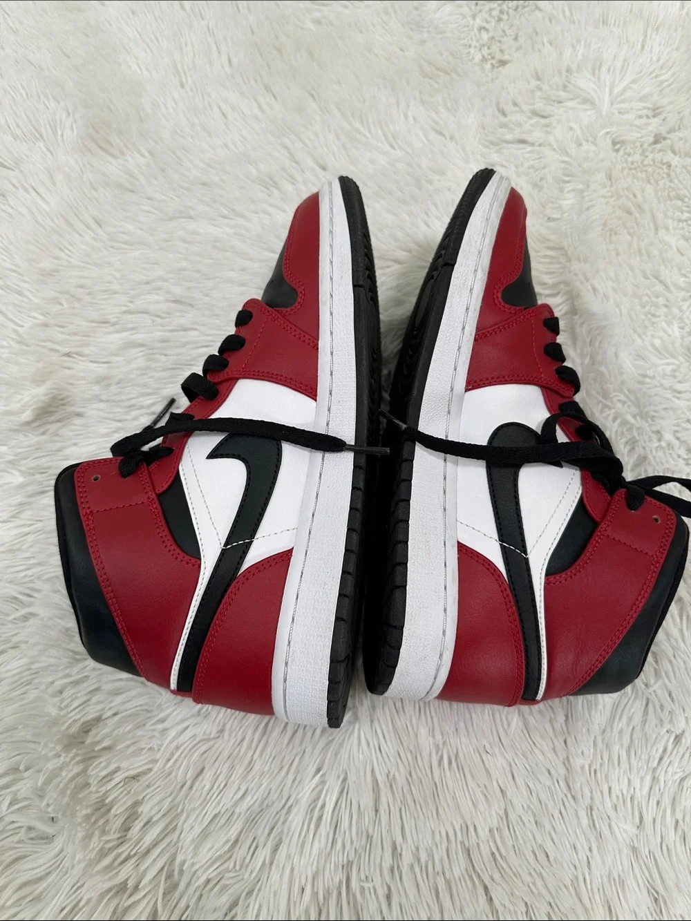 ❤️ Jordan 1 Mid Chicago Shoe